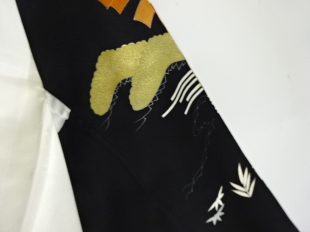  千總謹製　貝桶に菊・松竹梅模様刺繍留袖(比翼付き)(高島屋)